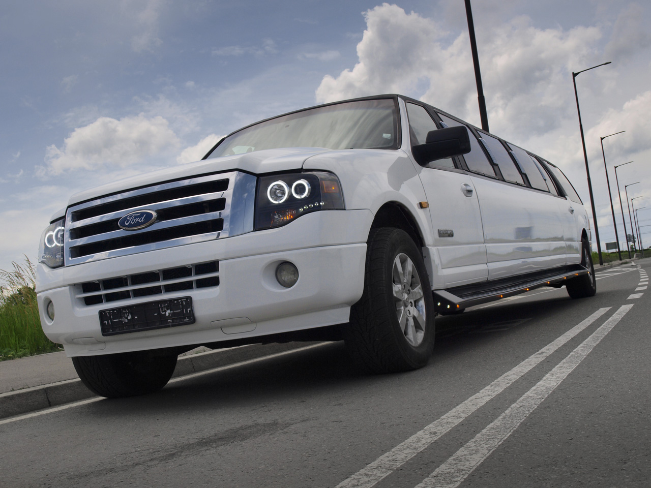 Ford Expedition 140-inch Stretch by Executive